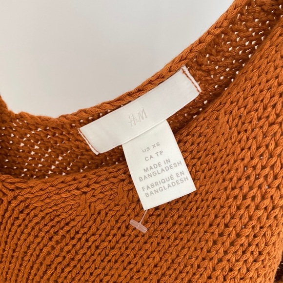 Knit V-neck Tank Top 🍂🍁 - Picture 4 of 4